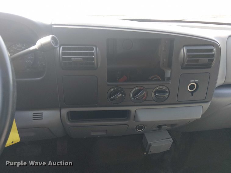 image for item NU9785 2006 Ford F250 Super Duty XLT utility bed pickup truck