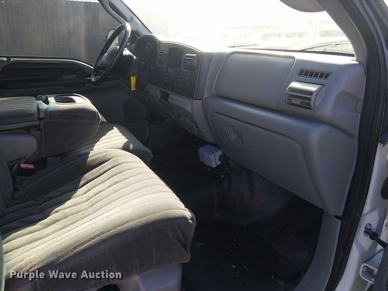 image for item NU9785 2006 Ford F250 Super Duty XLT utility bed pickup truck