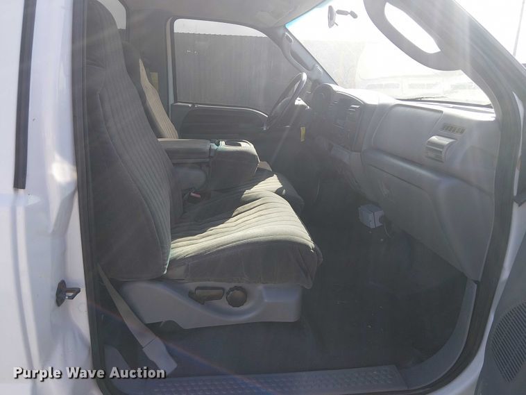 image for item NU9785 2006 Ford F250 Super Duty XLT utility bed pickup truck