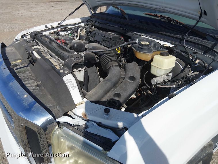 image for item NU9785 2006 Ford F250 Super Duty XLT utility bed pickup truck