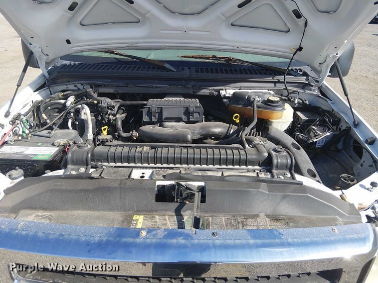 image for item NU9785 2006 Ford F250 Super Duty XLT utility bed pickup truck