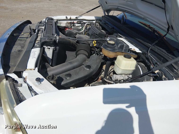 image for item NU9785 2006 Ford F250 Super Duty XLT utility bed pickup truck