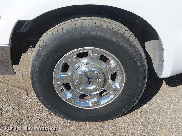 image for item NU9785 2006 Ford F250 Super Duty XLT utility bed pickup truck