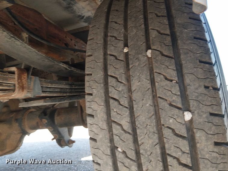 image for item NU9785 2006 Ford F250 Super Duty XLT utility bed pickup truck