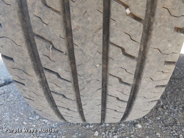 image for item NU9785 2006 Ford F250 Super Duty XLT utility bed pickup truck