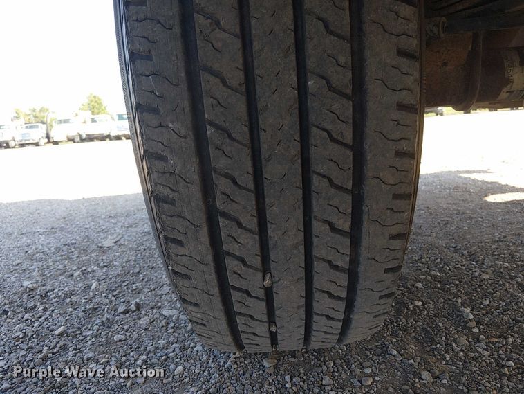 image for item NU9785 2006 Ford F250 Super Duty XLT utility bed pickup truck