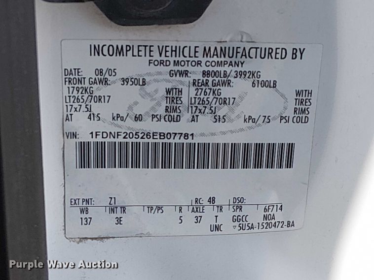 image for item NU9785 2006 Ford F250 Super Duty XLT utility bed pickup truck