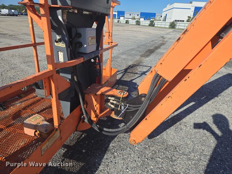 image for item YA1072 2011 JLG 600AJ boom lift