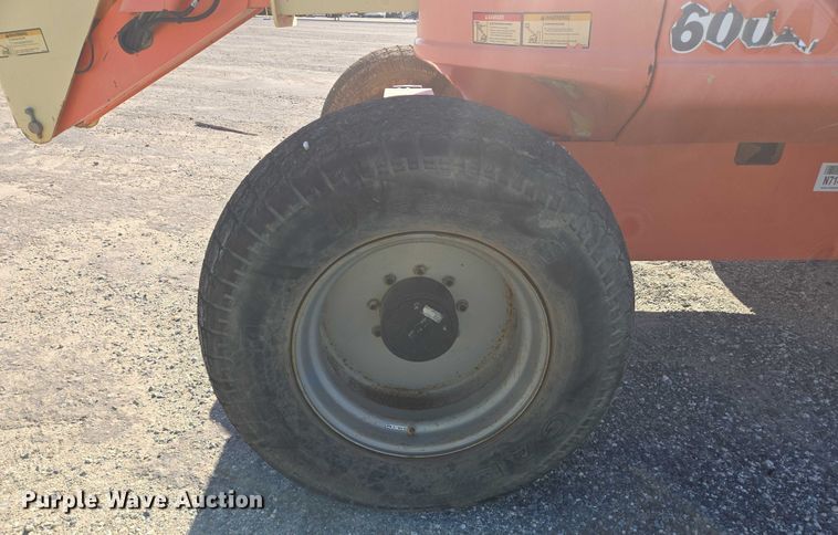 image for item YA1072 2011 JLG 600AJ boom lift