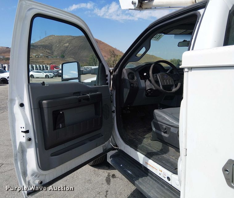 image for item YA1157 2016 Ford F550 Super Duty bucket truck