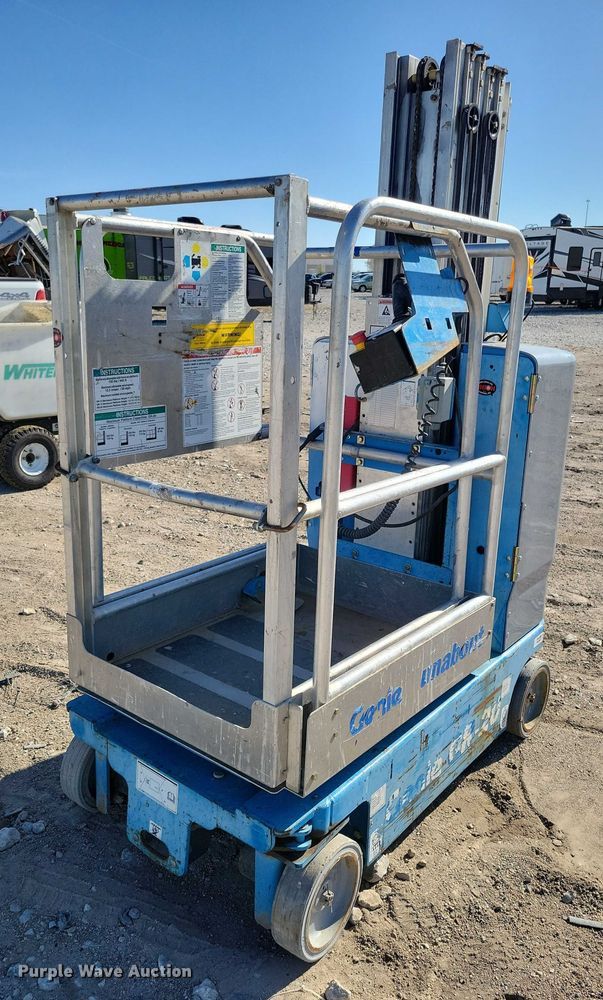 image for item YA1203 2015 Genie GR20 vertical lift