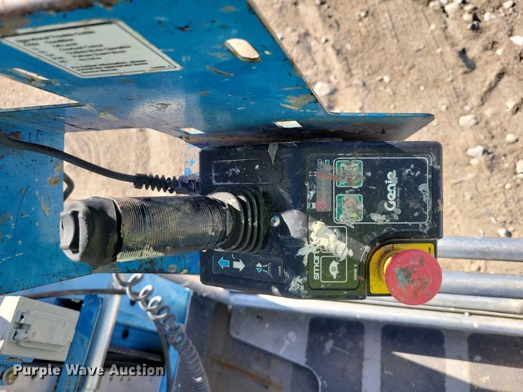 image for item YA1203 2015 Genie GR20 vertical lift