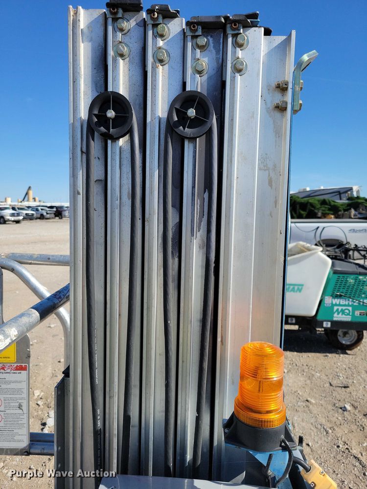 image for item YA1203 2015 Genie GR20 vertical lift