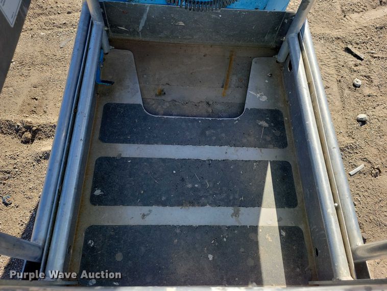 image for item YA1203 2015 Genie GR20 vertical lift