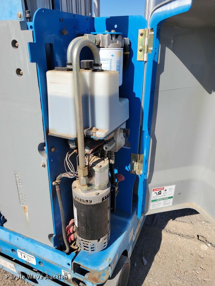 image for item YA1203 2015 Genie GR20 vertical lift