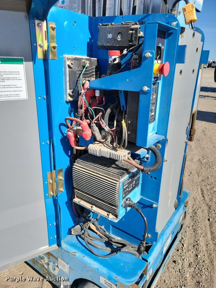 image for item YA1203 2015 Genie GR20 vertical lift