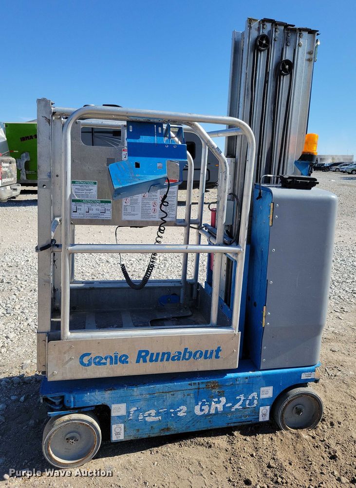 image for item YA1204 2015 Genie GR20 vertical lift