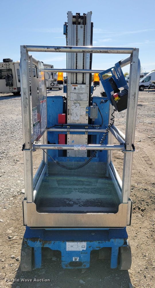 image for item YA1204 2015 Genie GR20 vertical lift