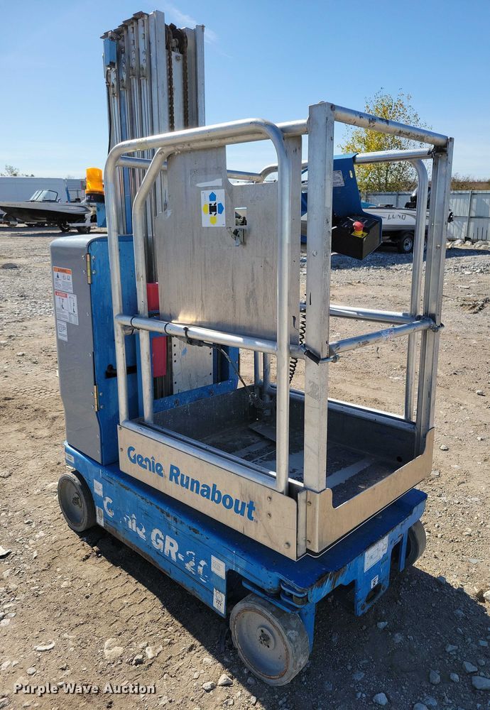 image for item YA1204 2015 Genie GR20 vertical lift