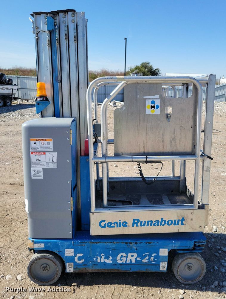 image for item YA1204 2015 Genie GR20 vertical lift