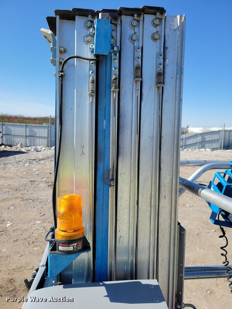 image for item YA1204 2015 Genie GR20 vertical lift