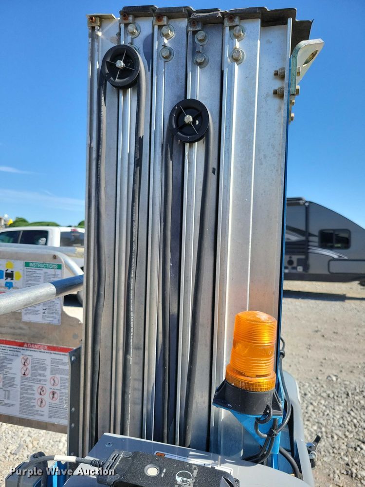 image for item YA1204 2015 Genie GR20 vertical lift