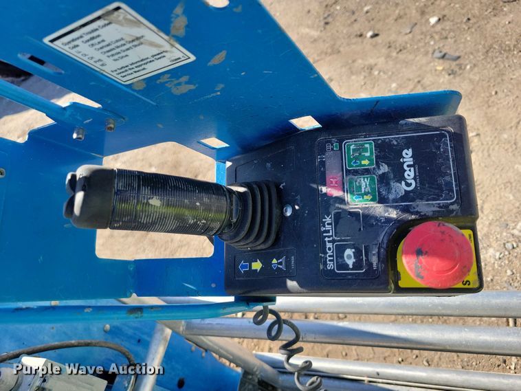 image for item YA1204 2015 Genie GR20 vertical lift