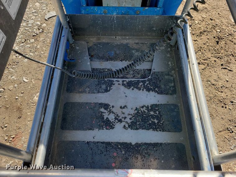 image for item YA1204 2015 Genie GR20 vertical lift