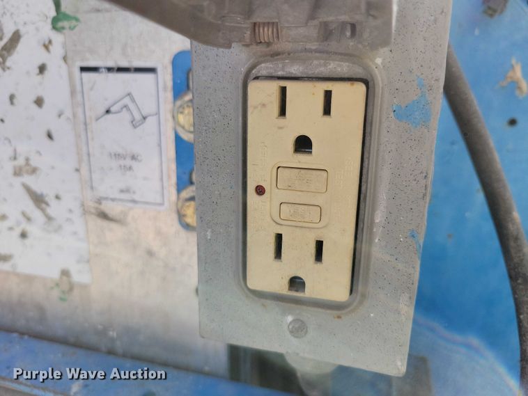 image for item YA1204 2015 Genie GR20 vertical lift