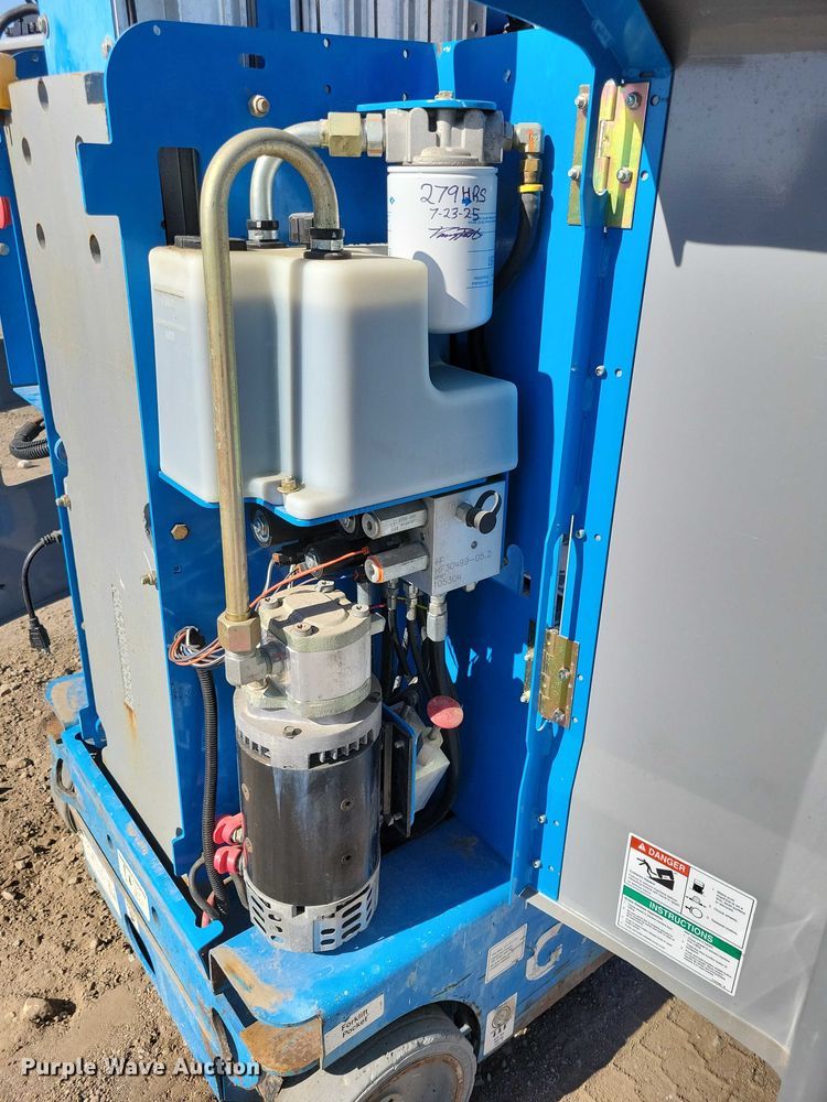 image for item YA1204 2015 Genie GR20 vertical lift
