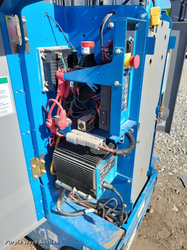 image for item YA1204 2015 Genie GR20 vertical lift