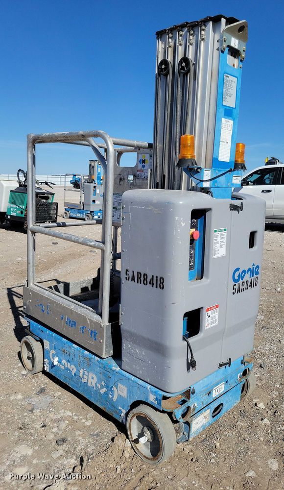 image for item YA1205 2015 Genie GR20 vertical lift