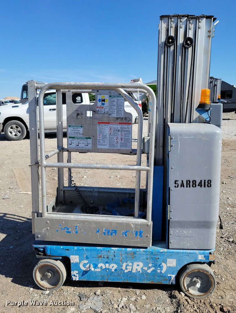 image for item YA1205 2015 Genie GR20 vertical lift