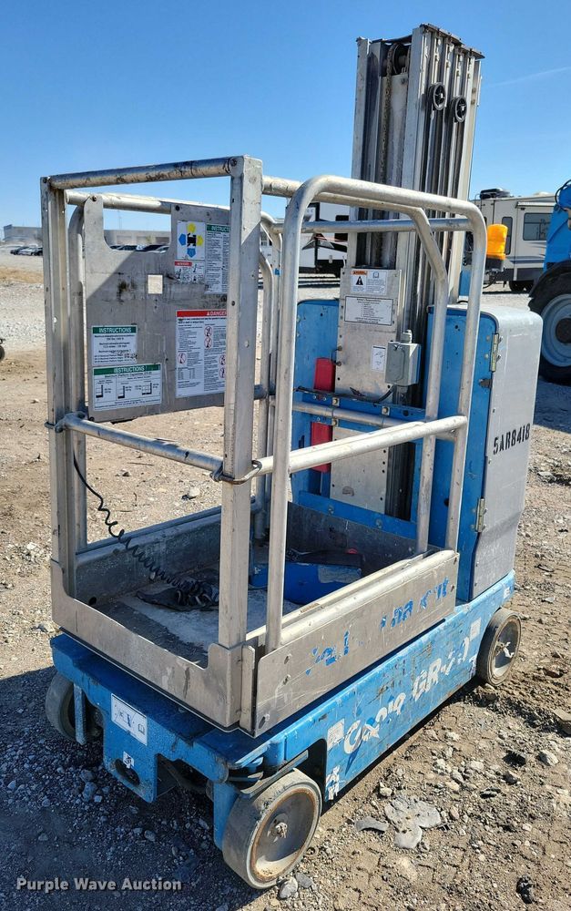 image for item YA1205 2015 Genie GR20 vertical lift