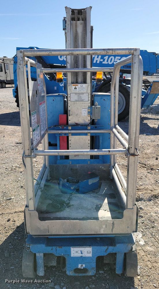 image for item YA1205 2015 Genie GR20 vertical lift
