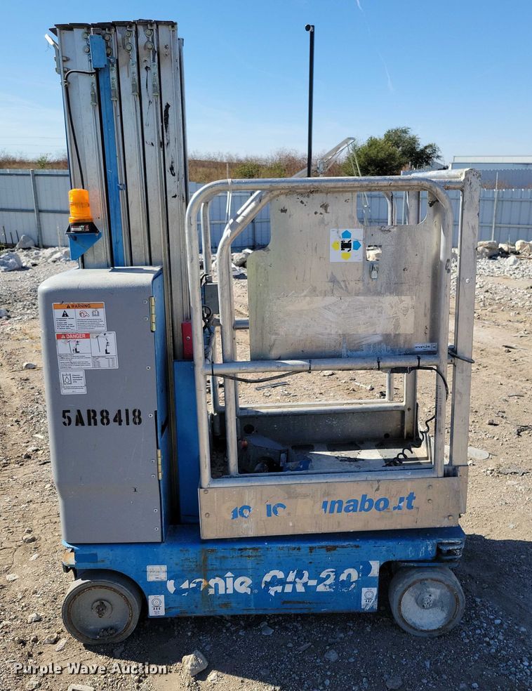 image for item YA1205 2015 Genie GR20 vertical lift