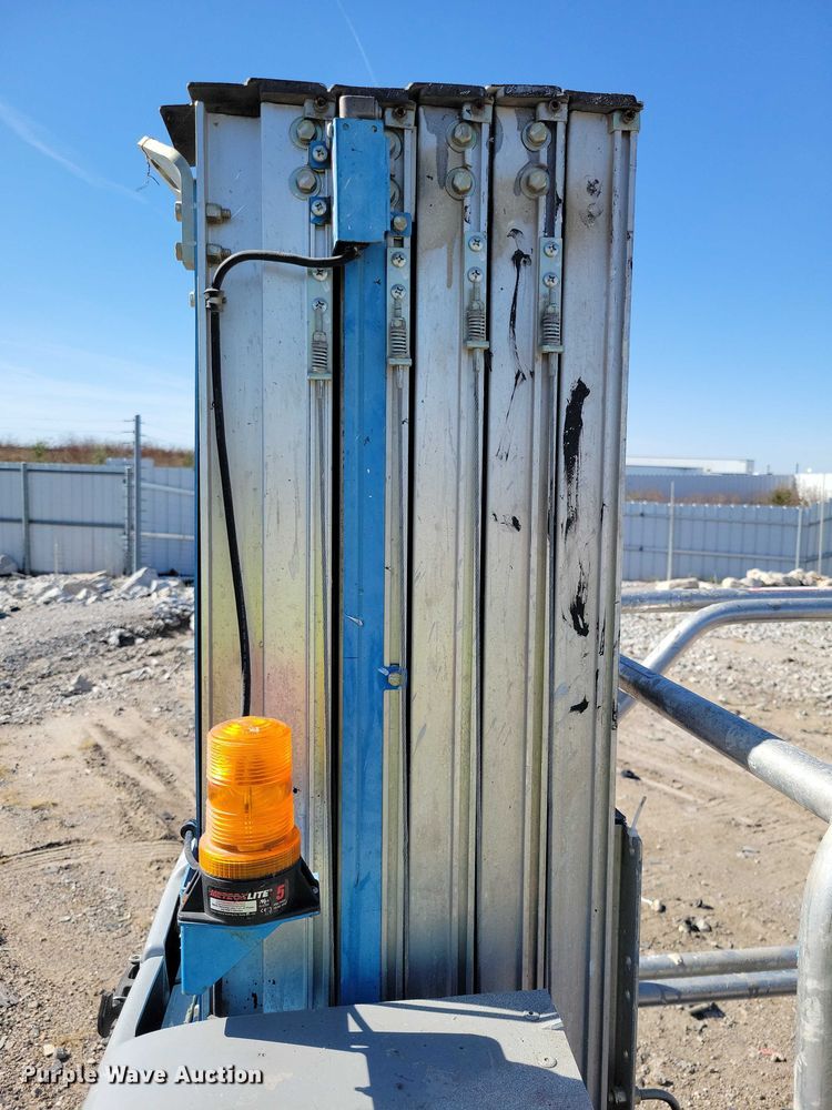 image for item YA1205 2015 Genie GR20 vertical lift