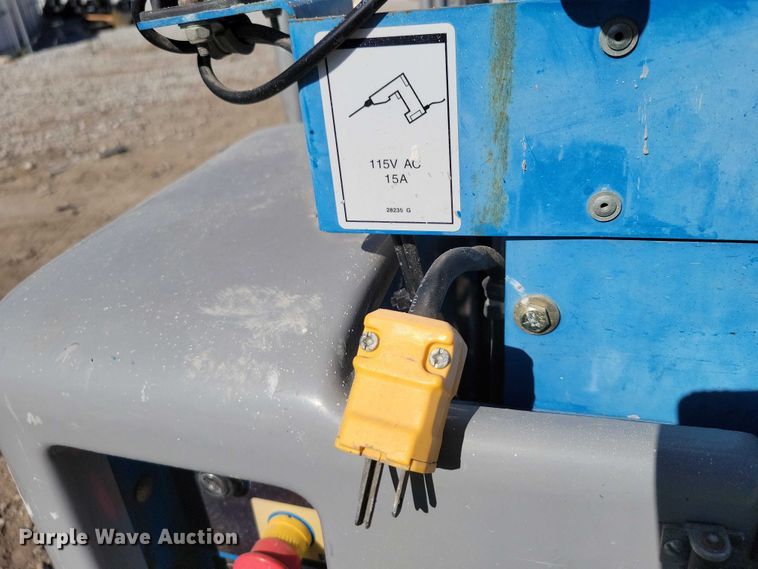 image for item YA1205 2015 Genie GR20 vertical lift