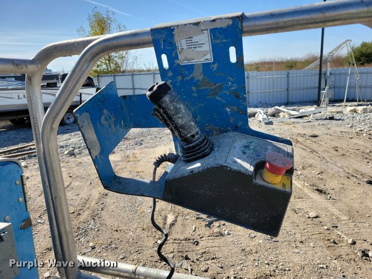 image for item YA1205 2015 Genie GR20 vertical lift