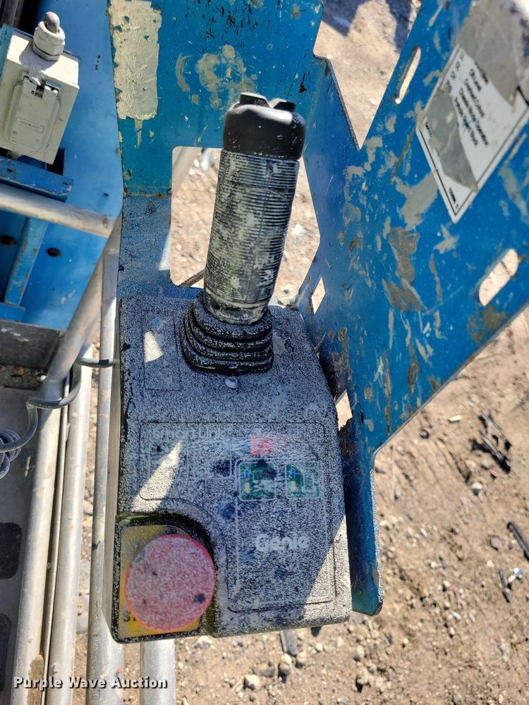 image for item YA1205 2015 Genie GR20 vertical lift