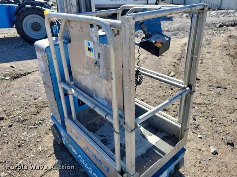 image for item YA1205 2015 Genie GR20 vertical lift