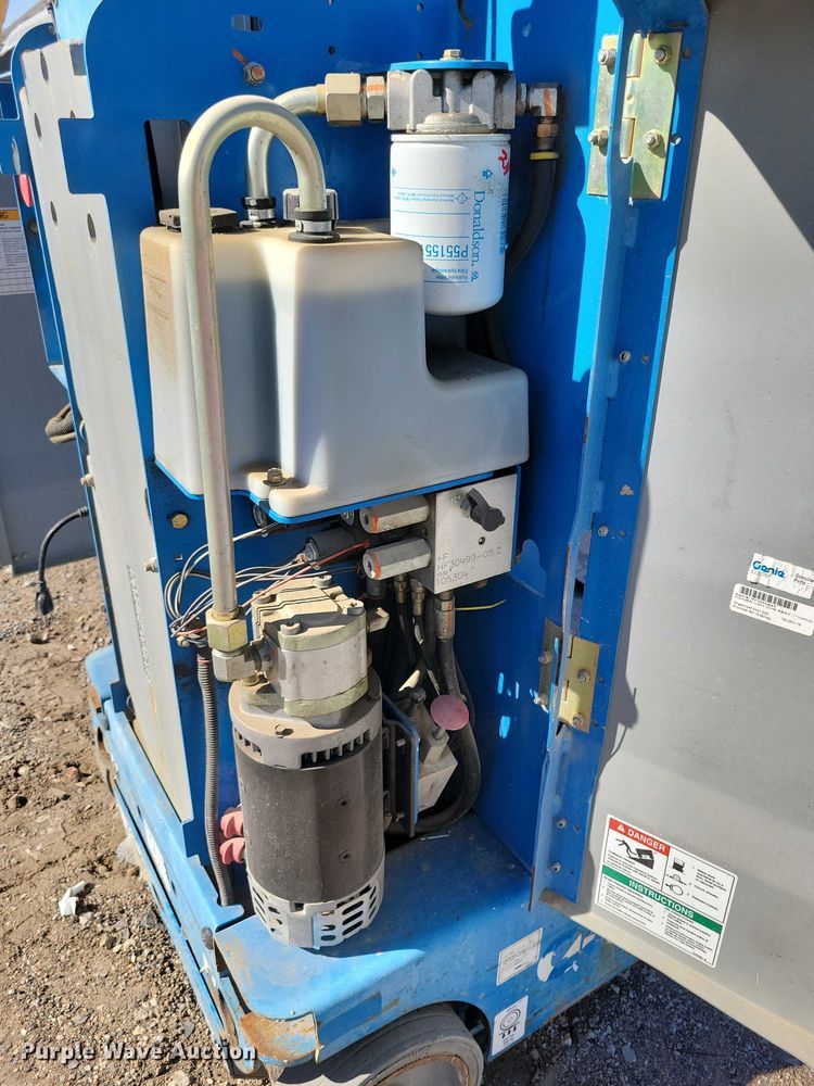 image for item YA1205 2015 Genie GR20 vertical lift