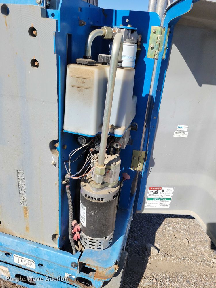 image for item YA1205 2015 Genie GR20 vertical lift