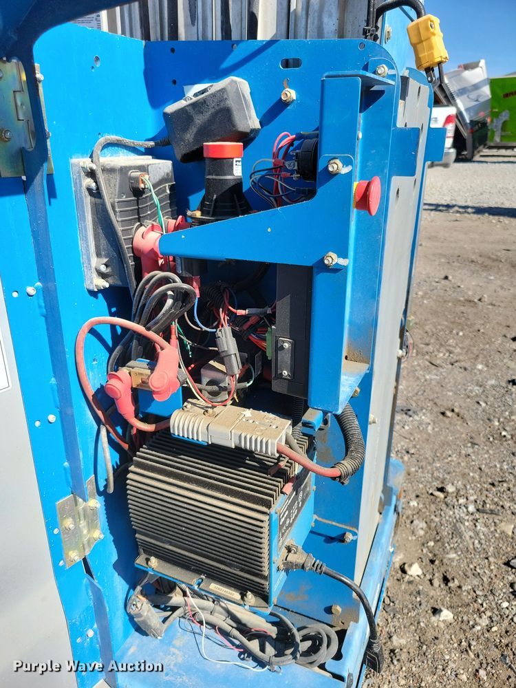 image for item YA1205 2015 Genie GR20 vertical lift