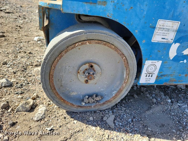 image for item YA1205 2015 Genie GR20 vertical lift