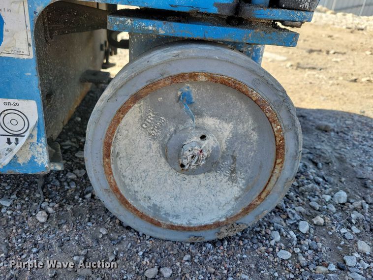 image for item YA1205 2015 Genie GR20 vertical lift