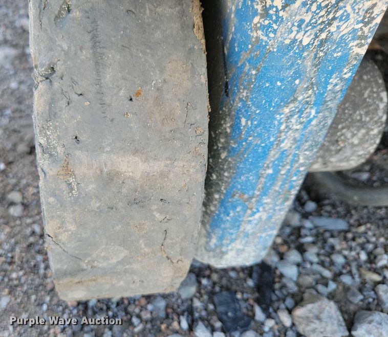 image for item YA1205 2015 Genie GR20 vertical lift