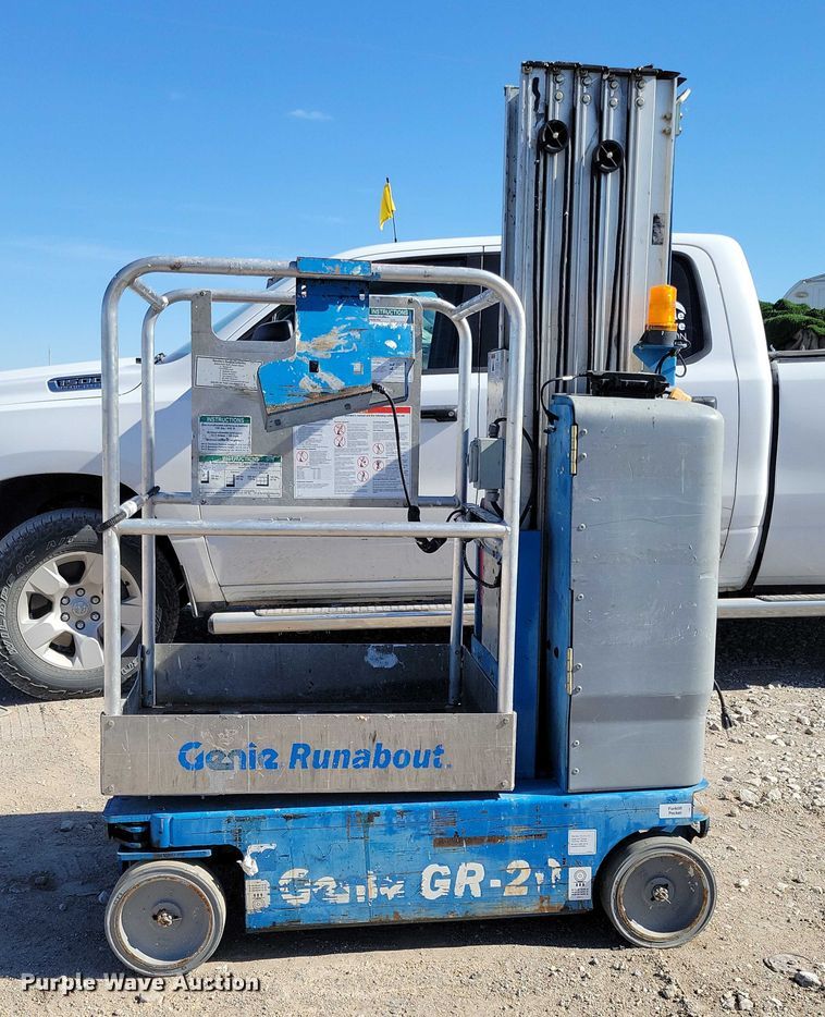 image for item YA1206 2015 Genie GR20 vertical lift