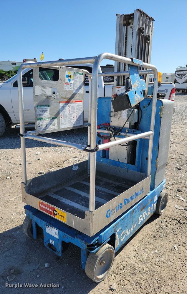 image for item YA1206 2015 Genie GR20 vertical lift
