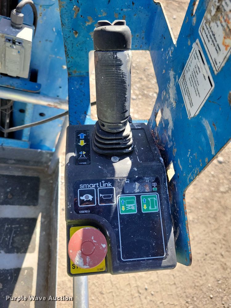 image for item YA1206 2015 Genie GR20 vertical lift